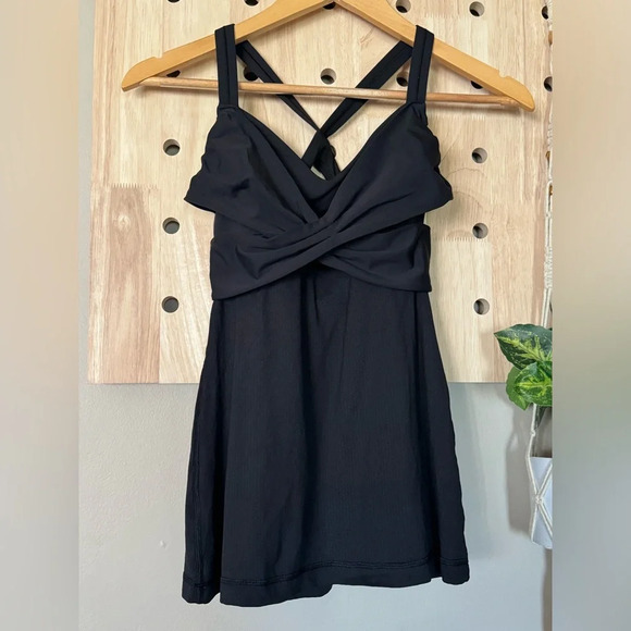 Lululemon Wrap It Up Tank Top Size 4. Excellent condition. Black with gummy logo - Picture 1 of 4